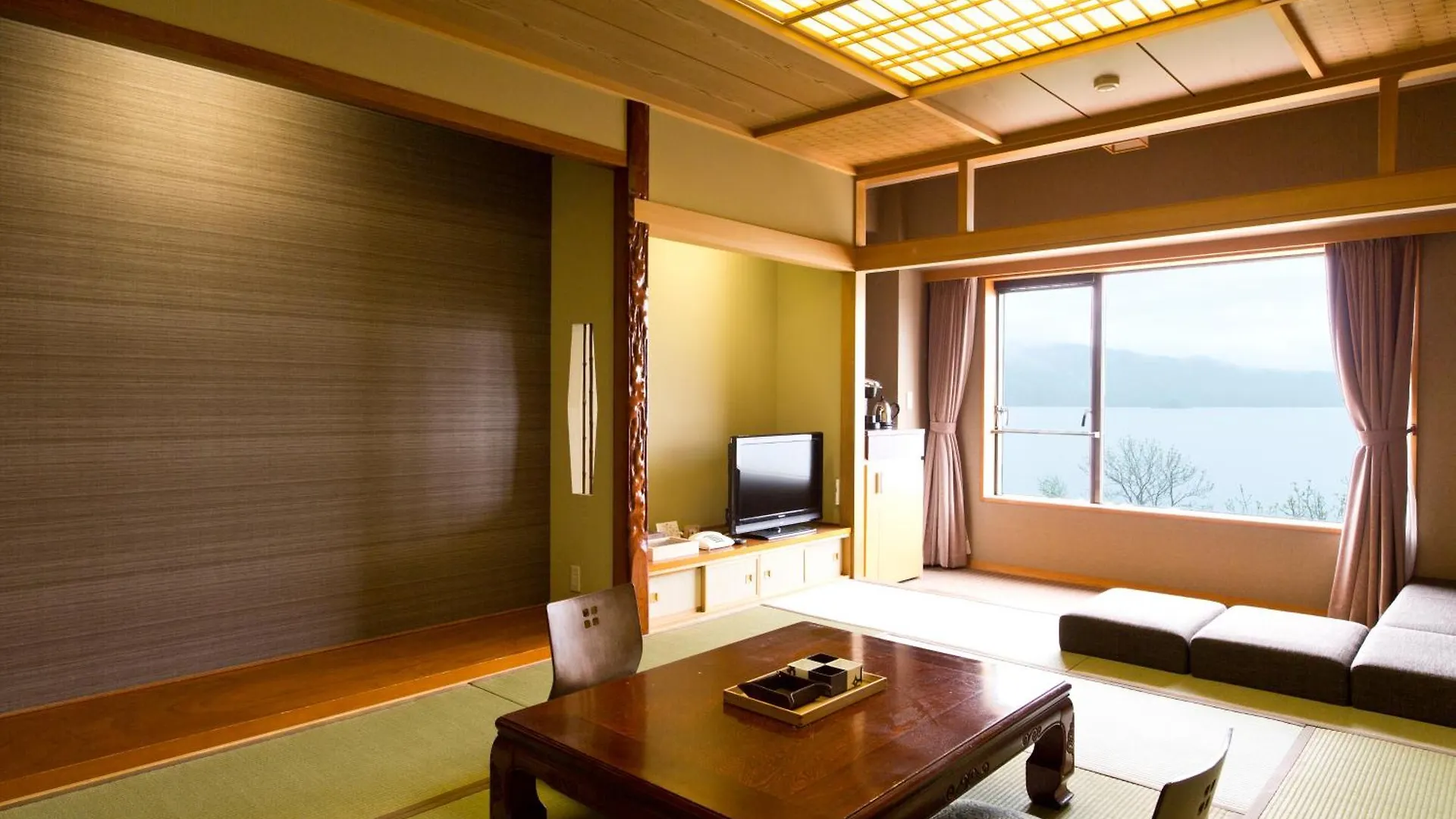 Akan Yuku No Sato Tsuruga Akankohan 5*,  Japan